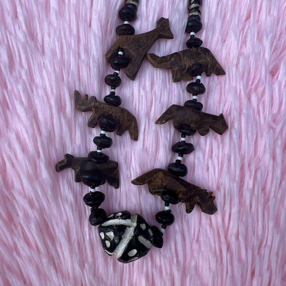 Vintage Single Strand Necklace Wooden Hand Carved beads & African Safari Animals - Picture 10 of 11